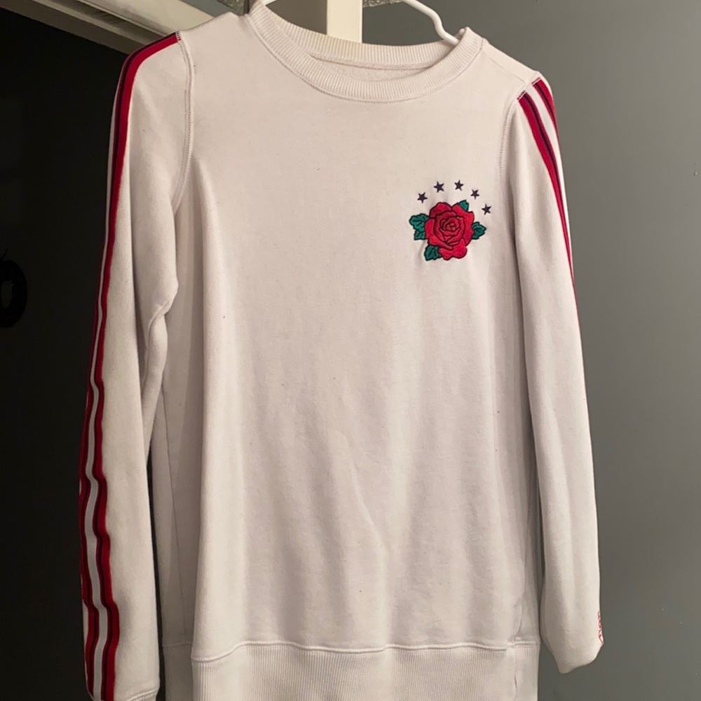 White Hollister pullover hoodie with red rose